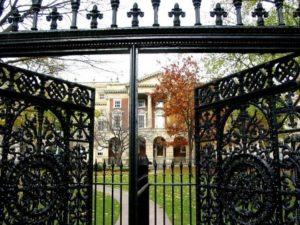 5 Reasons Why Wrought Iron Gates Are Sought After by Owners of Luxury Homes